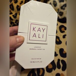 KAYALI 
LOVEFEST BURNING CHERRY